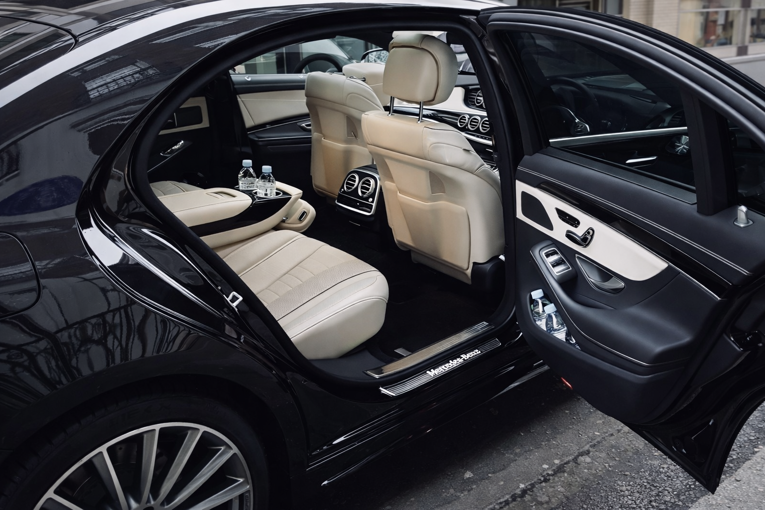 Luxury Cars & Chauffeurs – SOLÉA Private